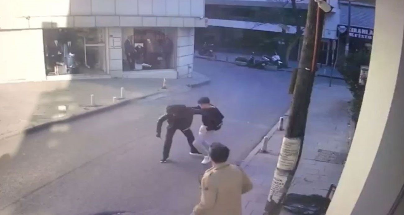 İstanbulda dehşet anları kamerada Sebepsiz yere arkadaşını başından bıçakladı