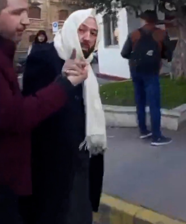 Esad'ın Eski Başmüftüsü Halep'te Ortaya Çıktı, Halk Öfkeyle Karşılık Verdi