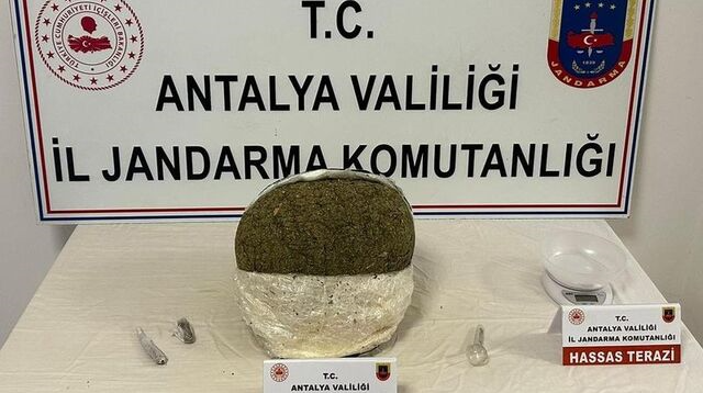 Antalyada uyuşturucu operasyonunda 5 kilo 300 gram skunk ele geçirildi