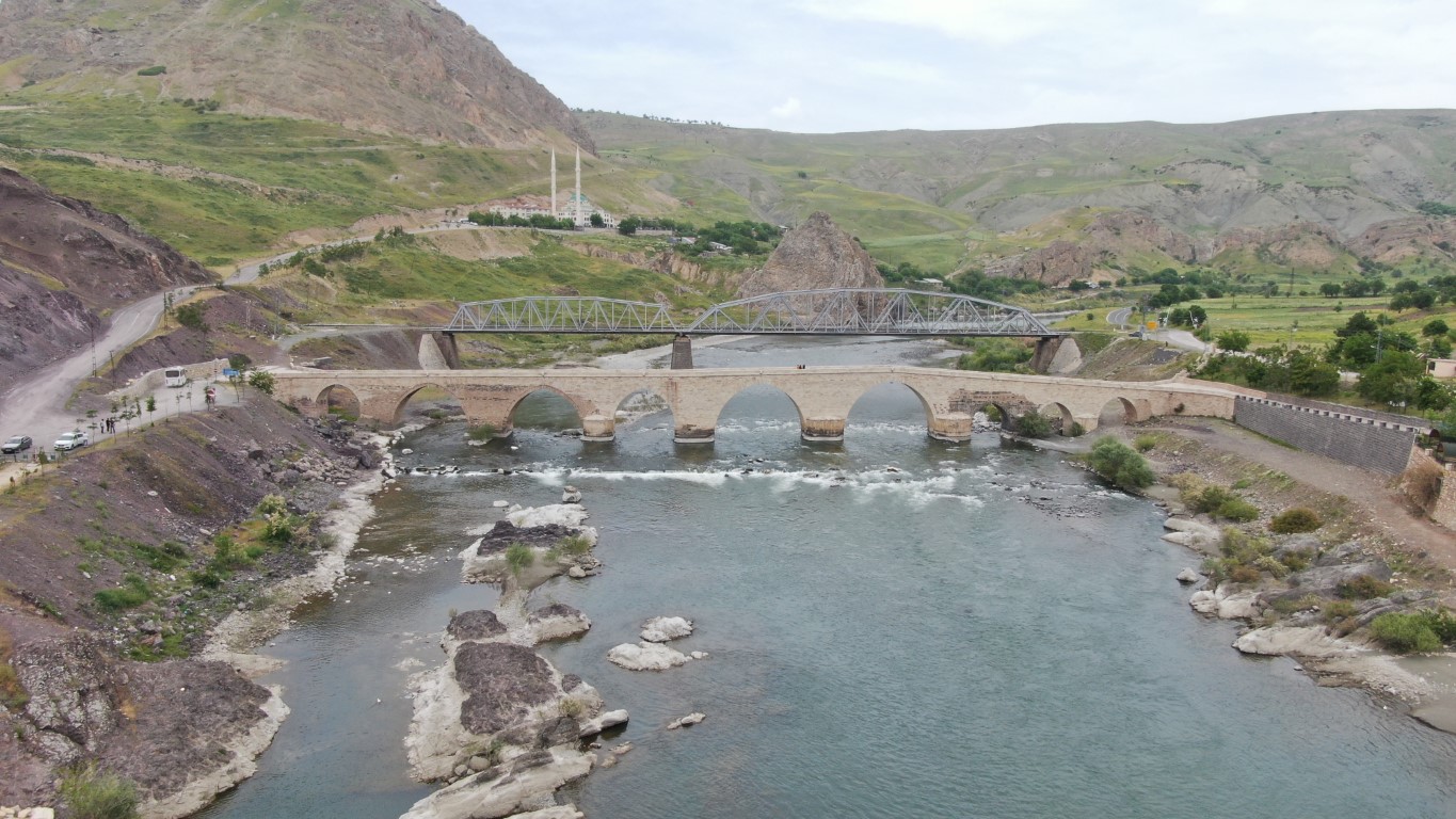 Türkiyenin en prestijli köprüleri arasında gösterilmişti Ülkenin dört bir yanından ziyaretçi geliyor