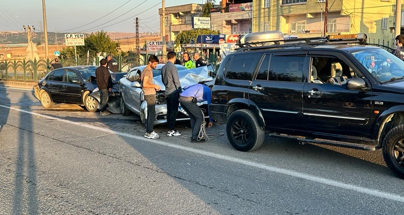 Diyarbakırda 6 aracın karıştığı zincirleme kazada 3 kişi yaralandı