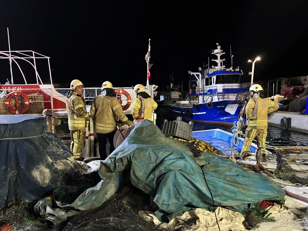 Gürpınar Su Ürünleri Halinde tekne yangını paniğe neden oldu