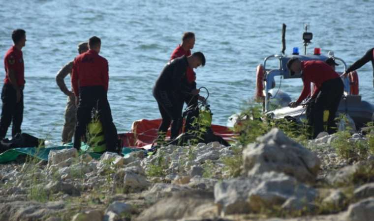 İzmirde helikopter baraja düşmüştü Cansız bedenlerine ulaşıldı