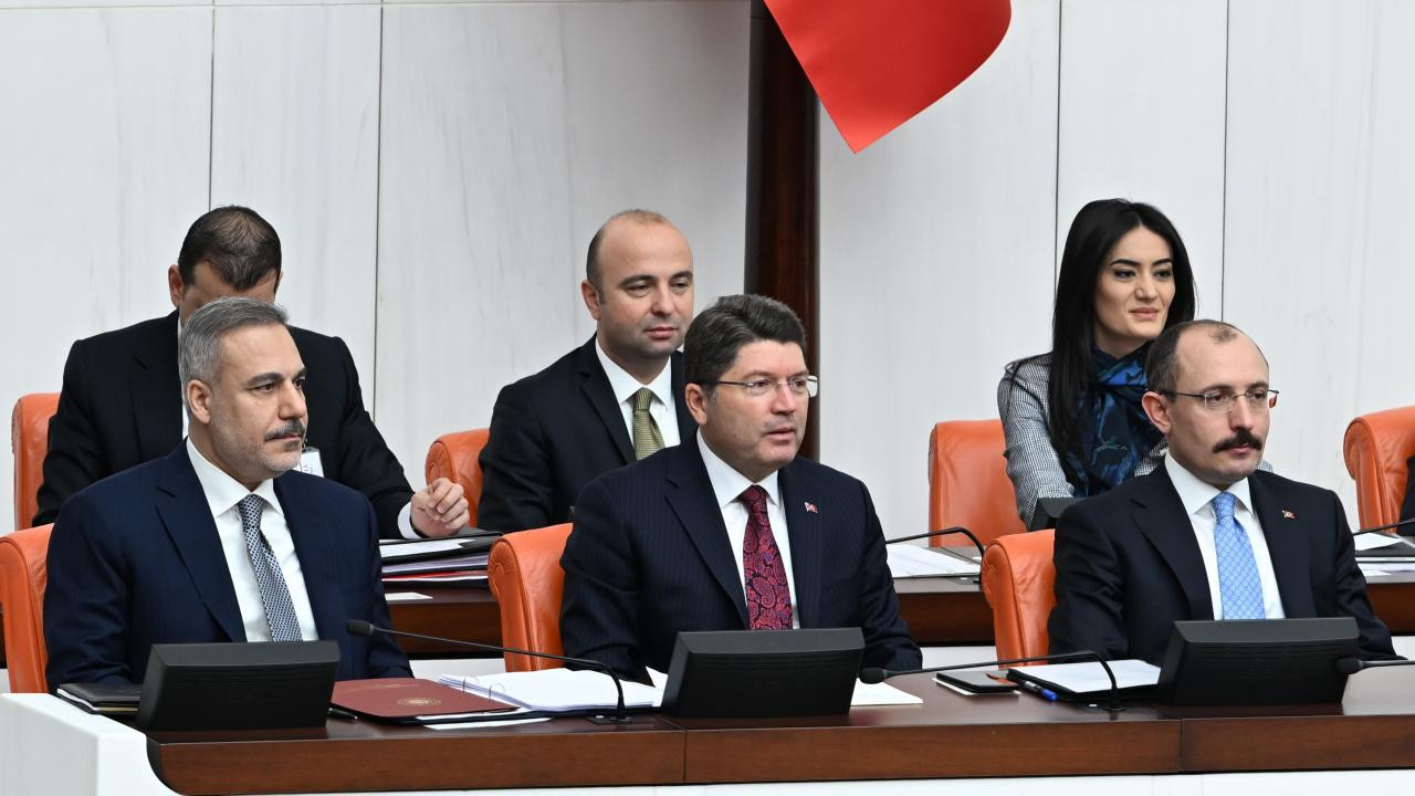 Bakan Tunç'tan uluslararası endekslere zehir zemberek sözler