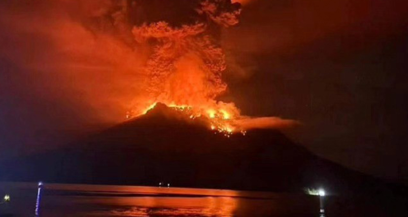 Endonezyada Ruang Yanardağı nedeniyle 12 bin kişi tahliye edildi