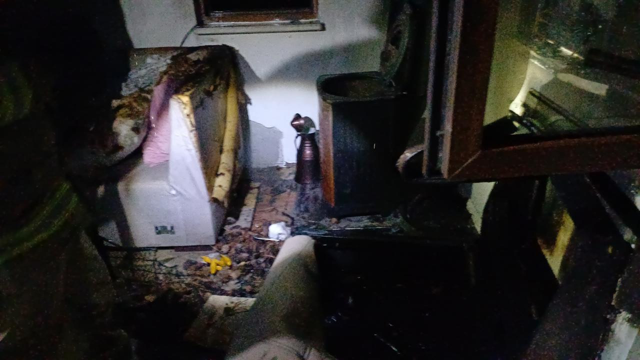 Karabük'te gece yarısı alarmı! Bir kişi dumandan etkilendi