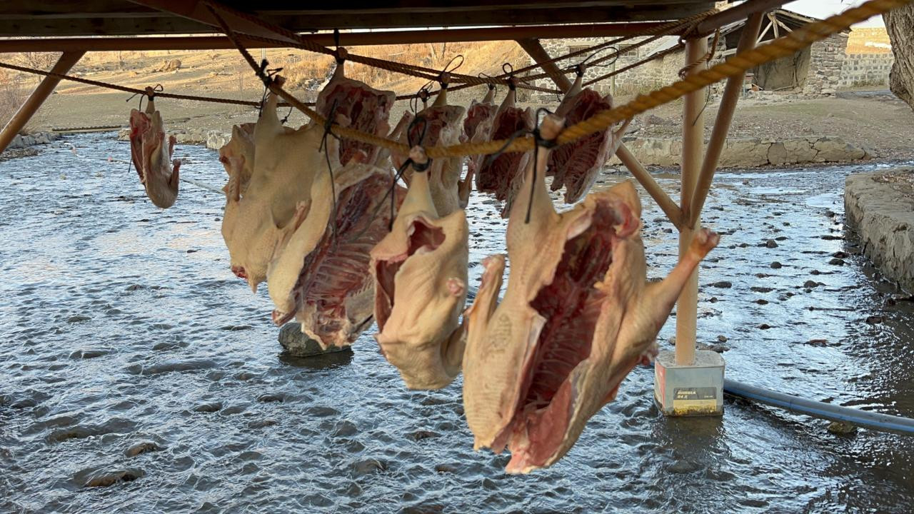 Sofraların vazgeçilmezi ocak ayına hazırlanıyor: Kilosu 2 bin liradan satılıyor