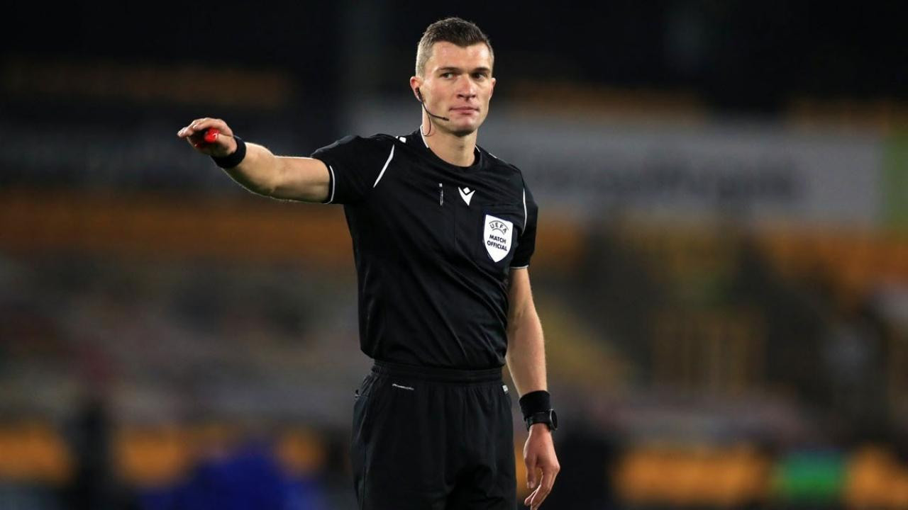 Son dakika: Brann-Fenerbahçe maçını yönetecek hakem belli oldu! Fenerbahçeliler isyanda