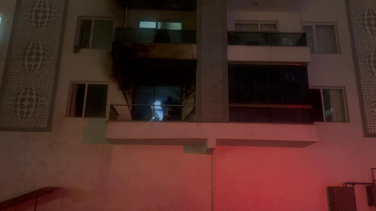 Uzaklaştırma kararına öfkelenen koca, evini ateşe verdi